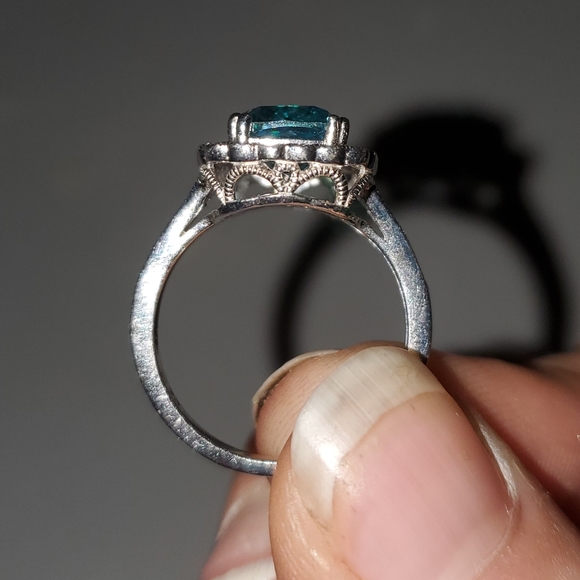 Ring - Picture 3 of 4